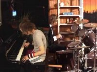 Lasse Gjertsen - "Amateur" play music without being able to play music